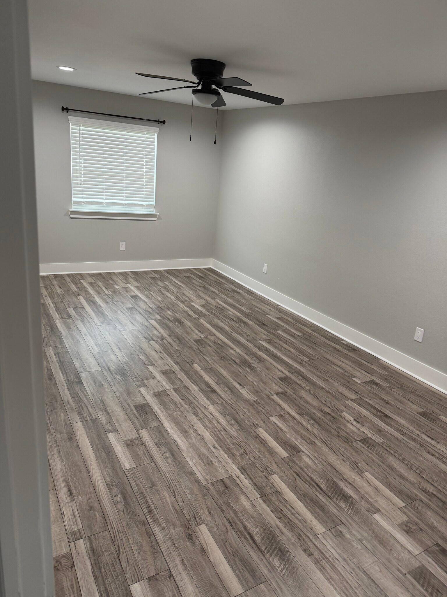 Building Photo - 101 April Point Pl