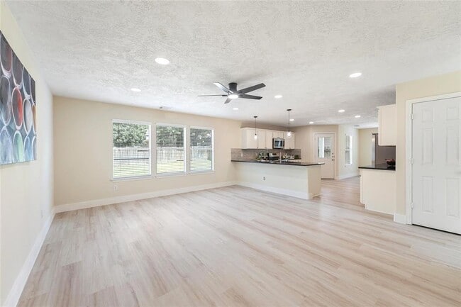 Building Photo - 203 N Vesper Bend Cir