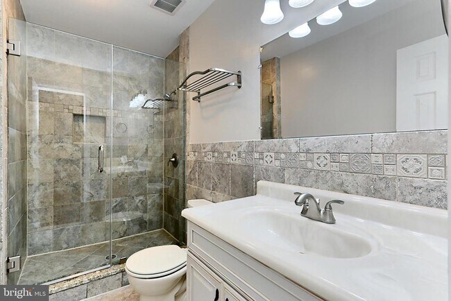 Building Photo - 9630 Sutton Green Ct
