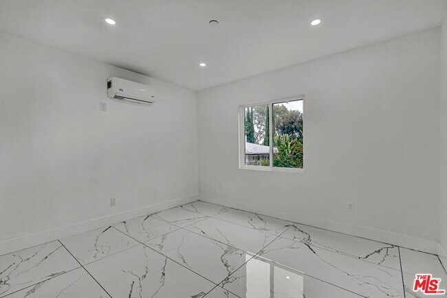 Building Photo - 4334 1/2 Sepulveda Blvd