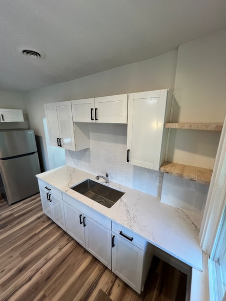 Building Photo - 884 Copley Rd