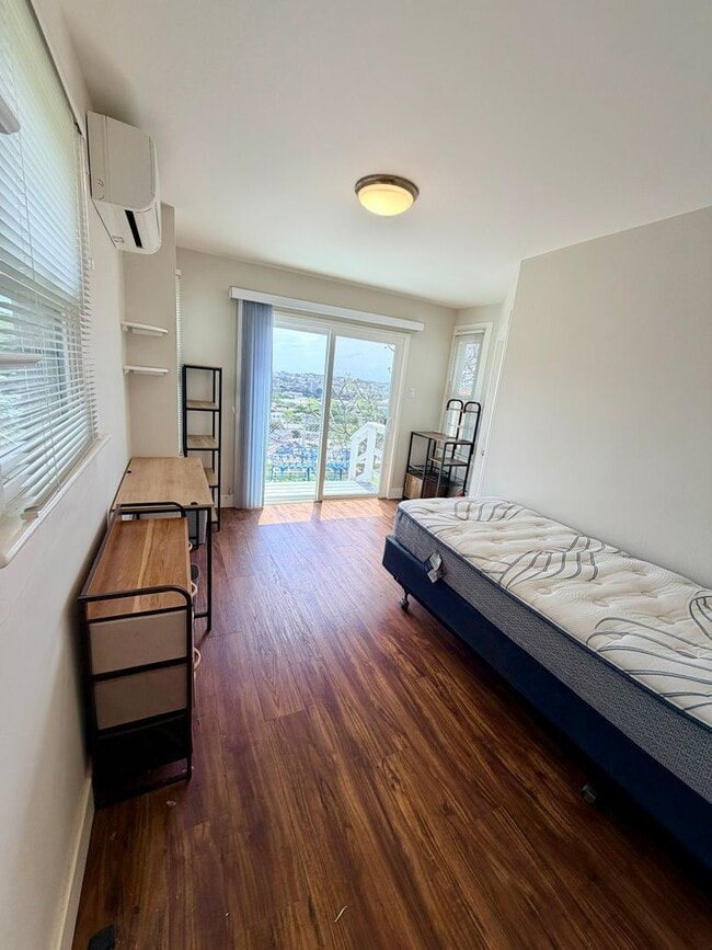 Building Photo - Remodeled studio residence with a panoramic view (Lower Manoa)