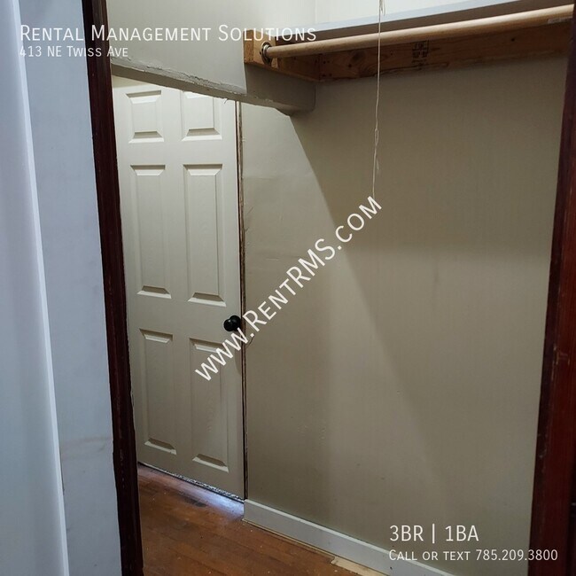 Building Photo - 413 NE Twiss Ave