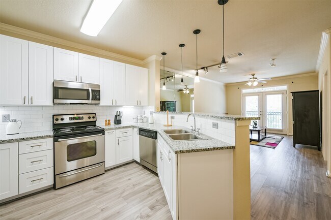 Building Photo - 1711 Old Spanish Trl