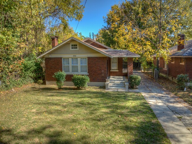 Primary Photo - Beautiful, 2 bed/1 bath bungalow in the Cr...