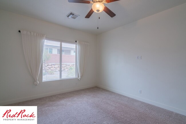 Building Photo - Pet Friendly 4 Bedroom Little Valley Home ...