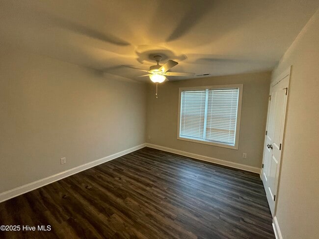 Building Photo - 712A Sarah Rebecca Dr