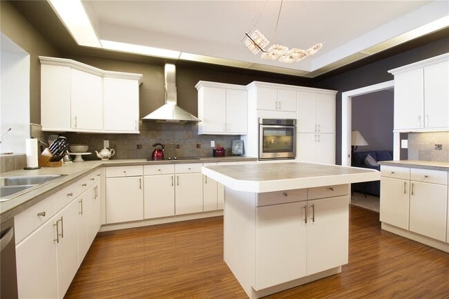 Building Photo - 8041 Sailboat Key Blvd S