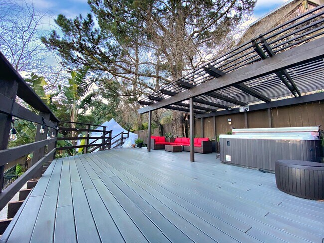 Building Photo - 266 Humboldt Rd