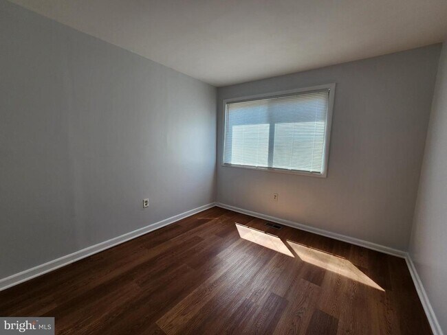 Building Photo - 8108 Salt Lake Dr