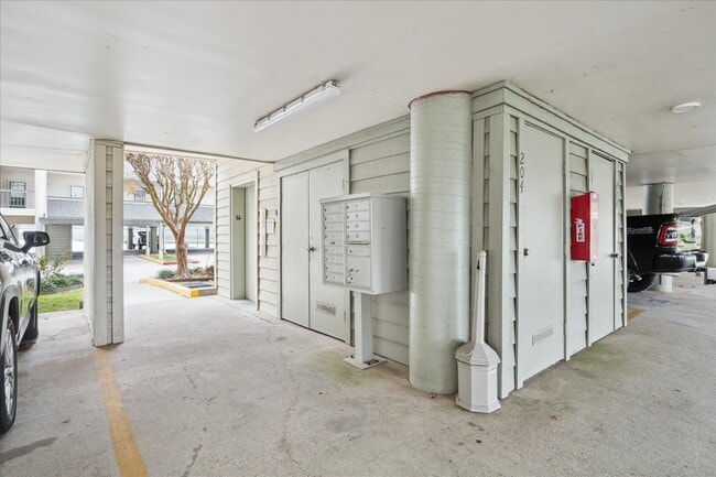 Building Photo - 18809 Egret Bay Blvd