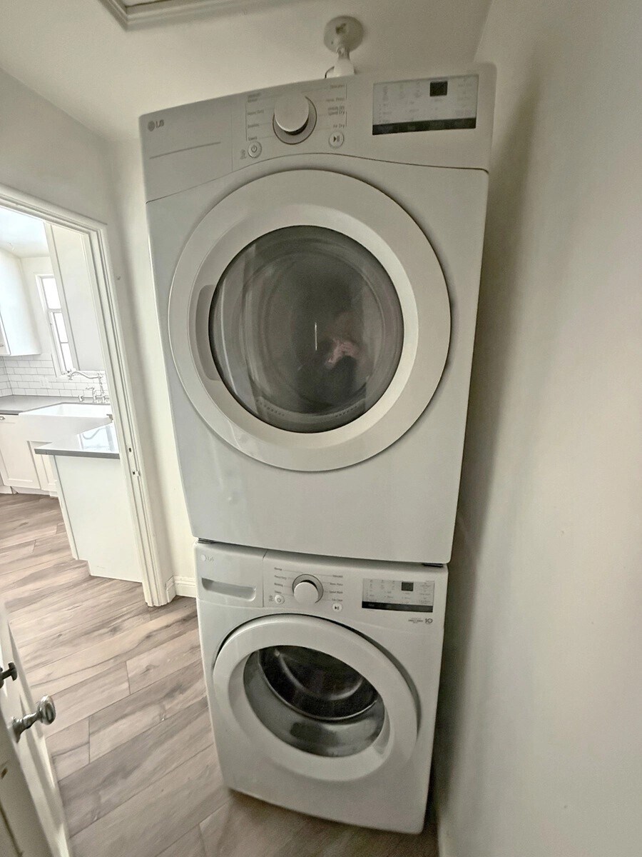 Building Photo - 1221 N Sweetzer Ave