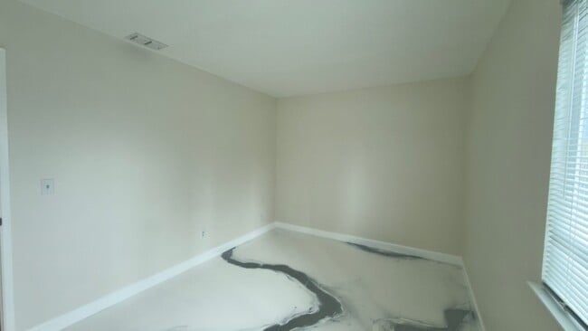 Building Photo - 4 Bedroom | 2.5 Bathroom | Single Family Home in Rosemont Available Now