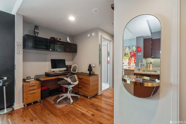 Building Photo - 425 1st St