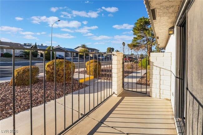 Building Photo - 1024 Willow Tree Dr