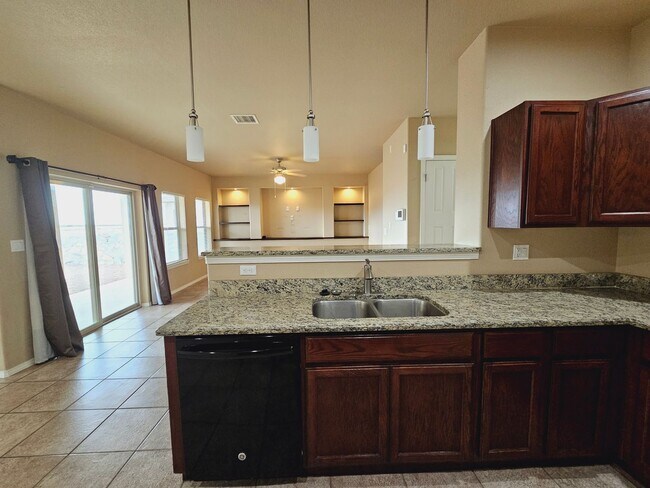 Building Photo - Beautiful 4 bedroom 2.5 bath home in Northeast El Paso!