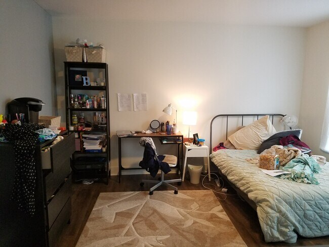 Building Photo - 96 Floral Ave