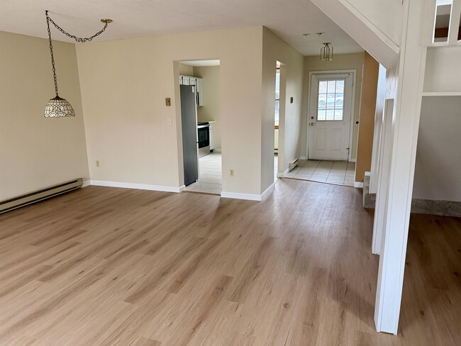 Building Photo - L4 Stonehedge Dr