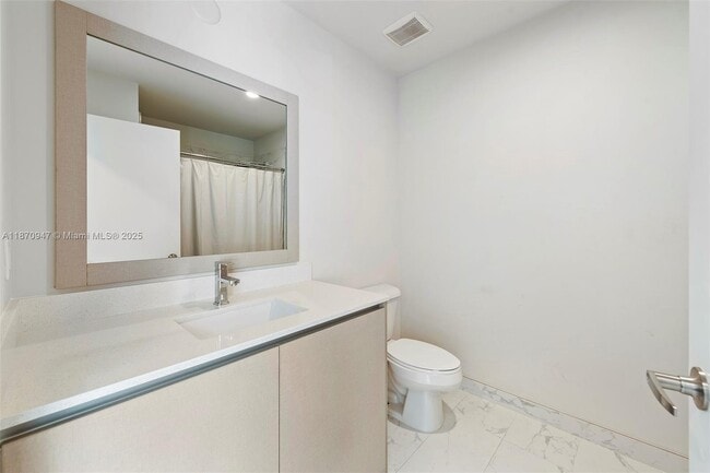 Building Photo - 2505 NE 193rd St