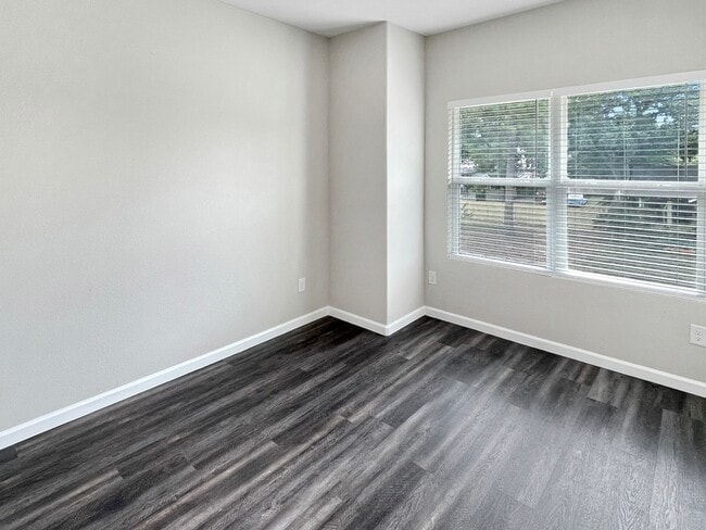 Building Photo - 3215 Chenault St