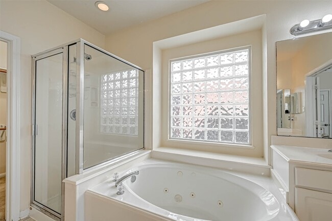 Building Photo - 16635 Bishop Knoll Ln