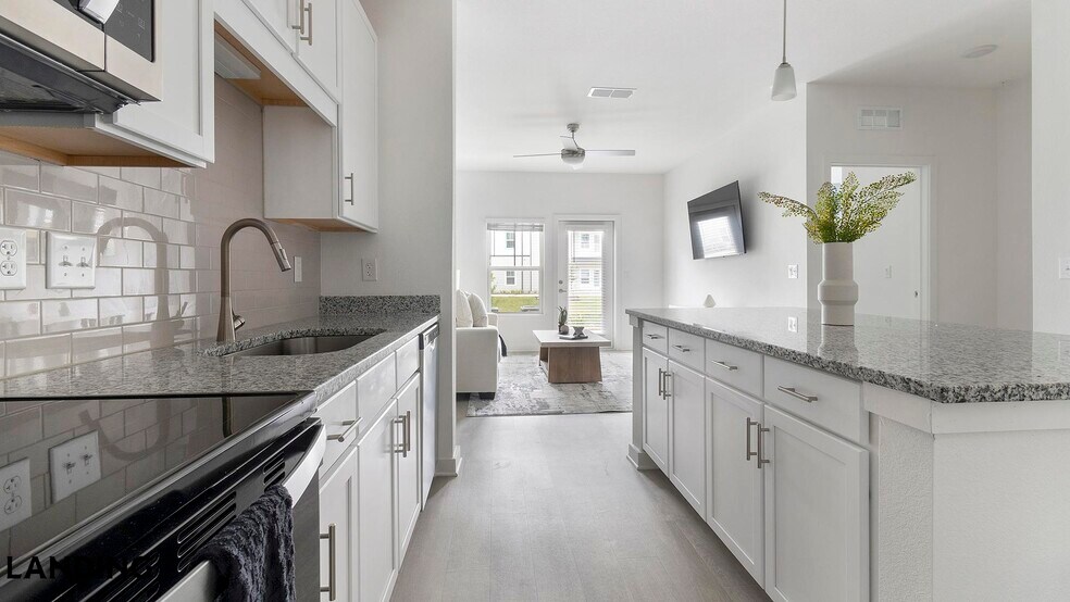 Building Photo - 12525 Tibbets Ln