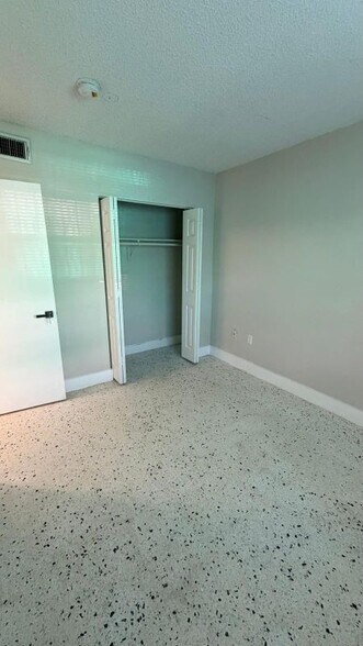 Building Photo - 1250 SW 4th St