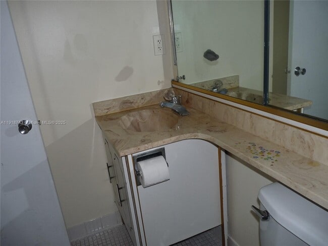 Building Photo - 14415 N Kendall Dr