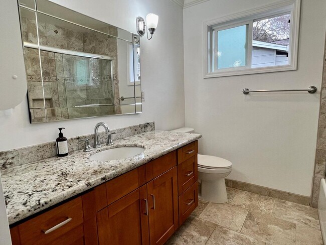 Building Photo - 123 Dunsmuir Way