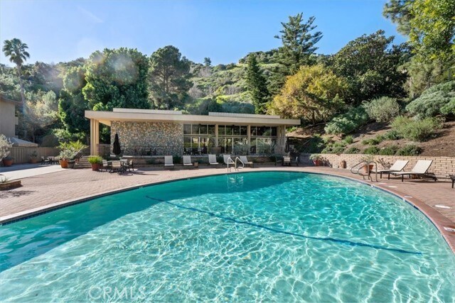 Building Photo - 6752 Hillpark Dr