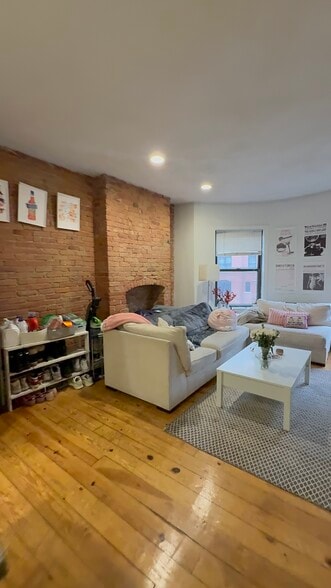 Building Photo - 74 Fenway