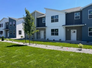 Building Photo - Beautiful 4-Bedroom Townhome for Rent off of Sunnyside in Idaho Falls