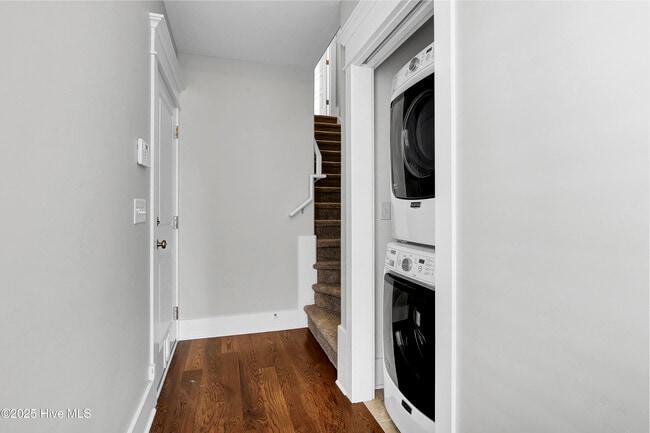 Building Photo - 2065 Shelmore Way