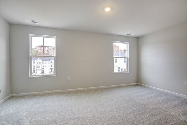 Building Photo - 2437 Kasota Ln