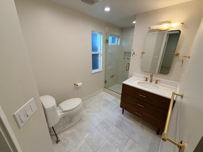 Building Photo - 1620 Ash St