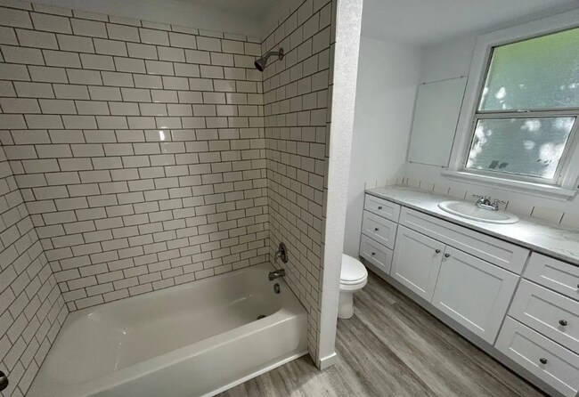 Building Photo - 314 E Ermina Ave