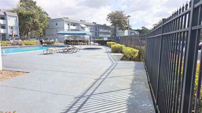 Building Photo - 8421 Lagos De Campo Blvd