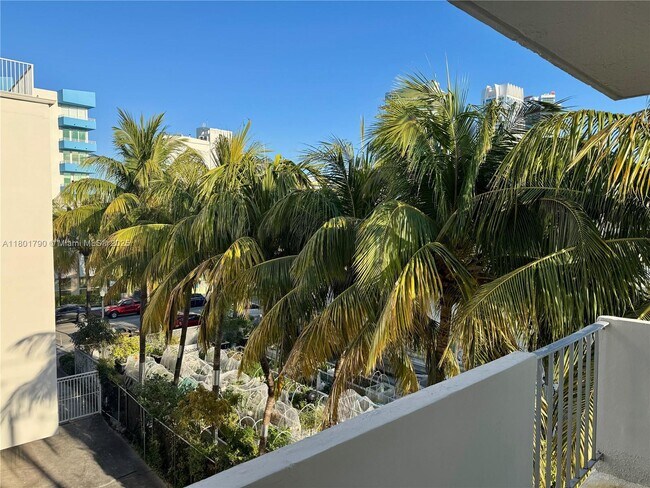 Building Photo - 240 Collins Ave