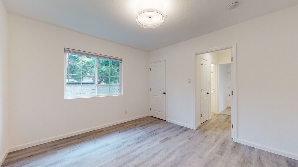 Building Photo - 1006 Tilton Ave