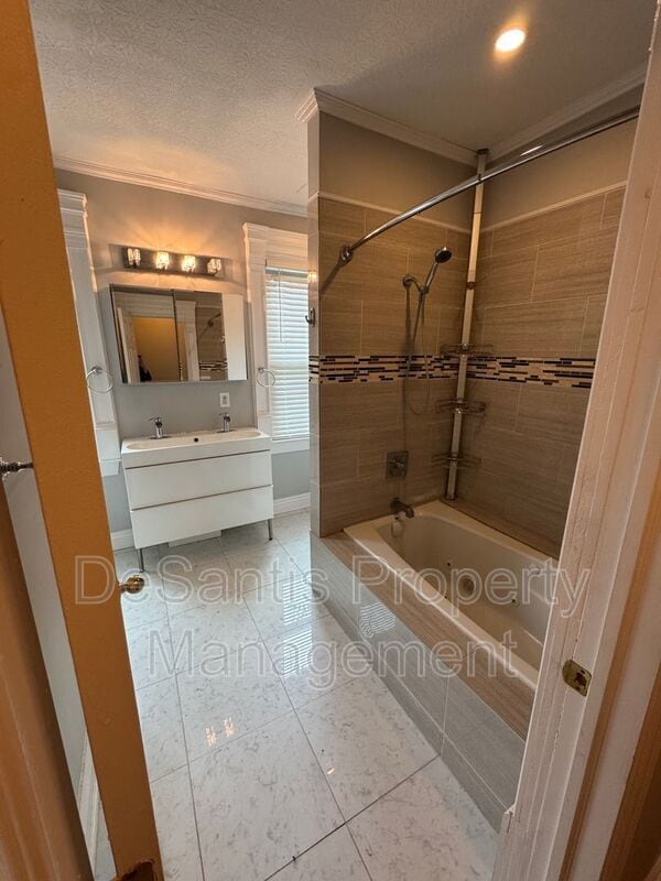 Building Photo - 5424 Harrison St