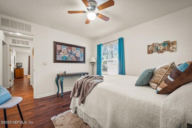 Building Photo - 86198 Meadowwood Dr