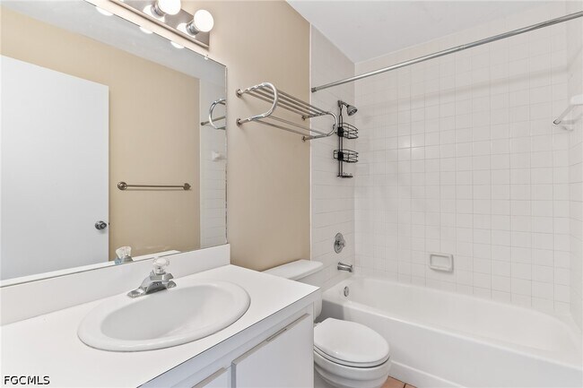 Building Photo - 9305 Lake Park Dr