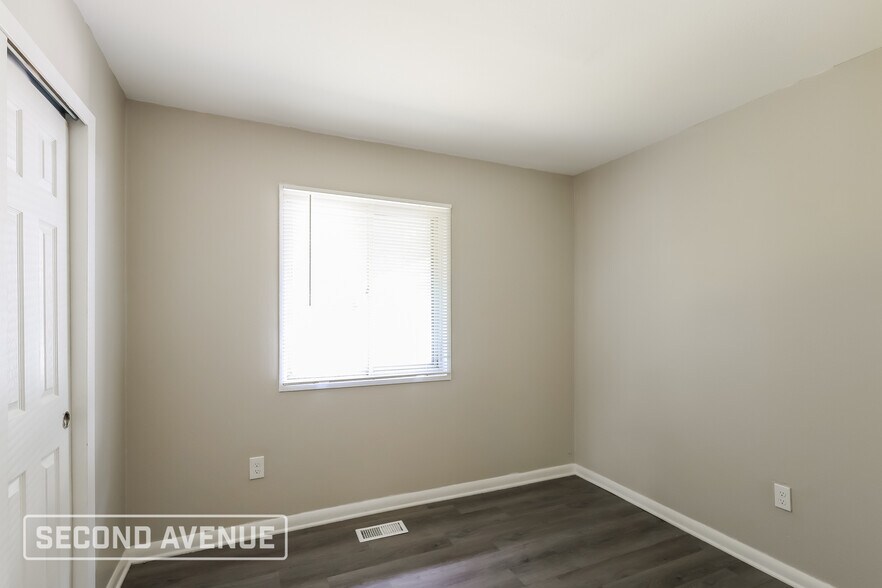 Building Photo - 9655 Manhattan Dr
