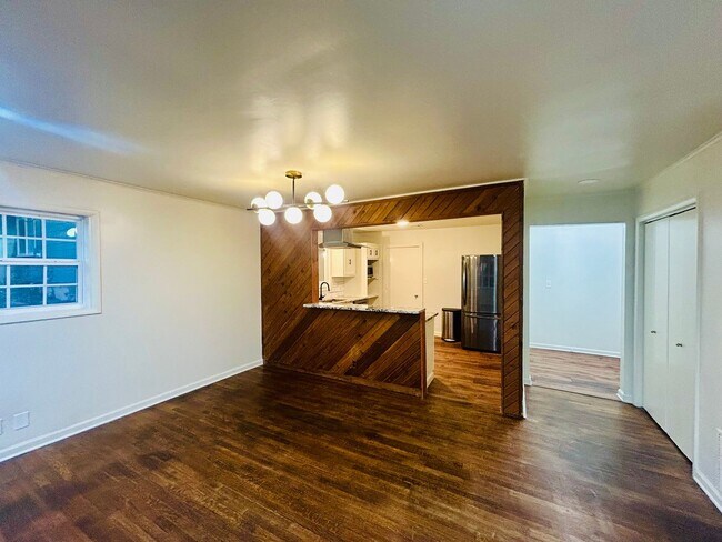 Building Photo - Updated 3 bedroom home in great location!