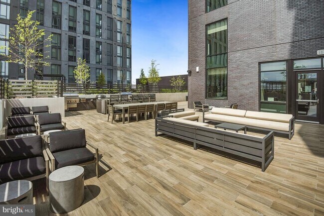 Building Photo - 1650 Silver Hill Dr