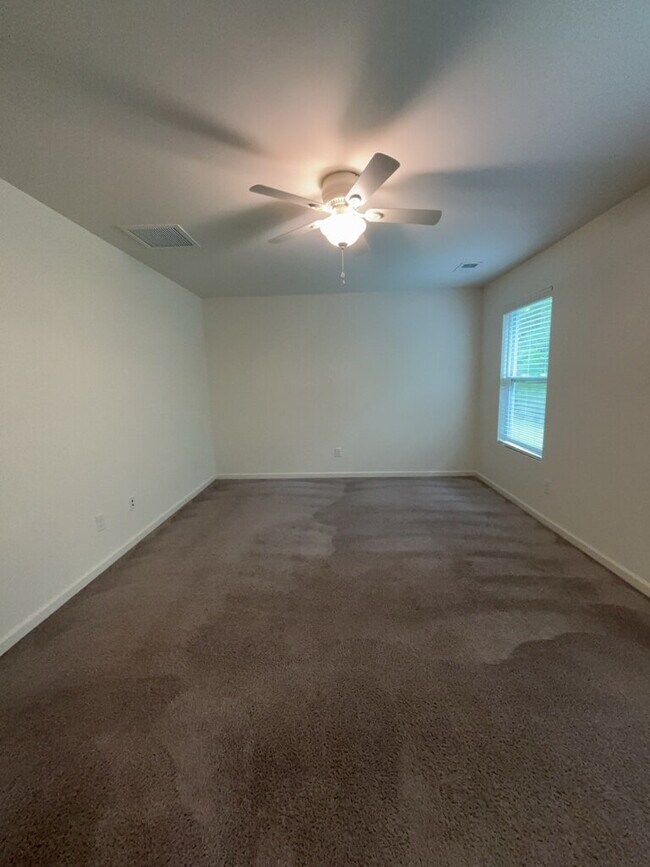 Building Photo - 114 Rockingham Way