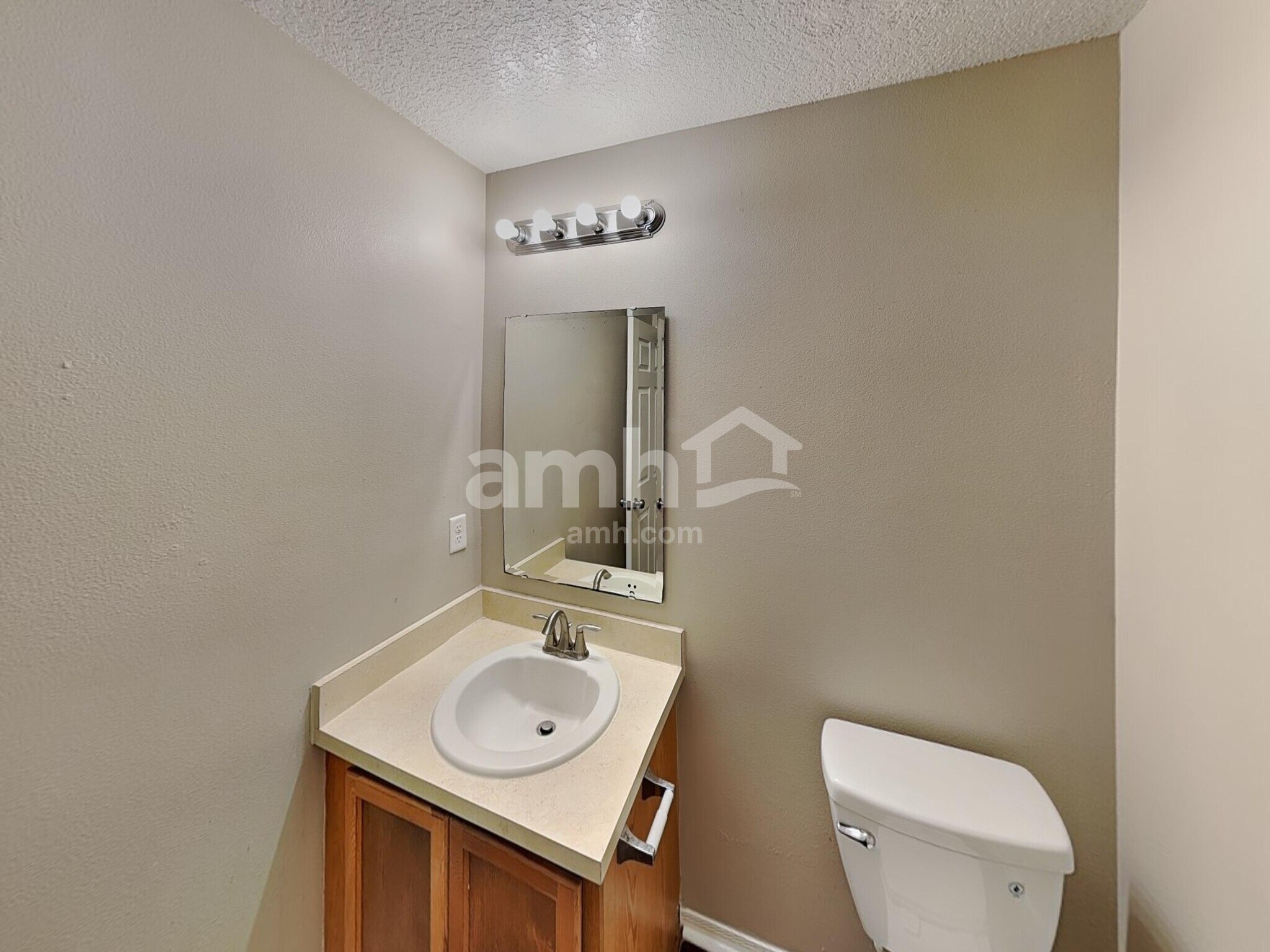 Building Photo - 7271 Wakeview Dr