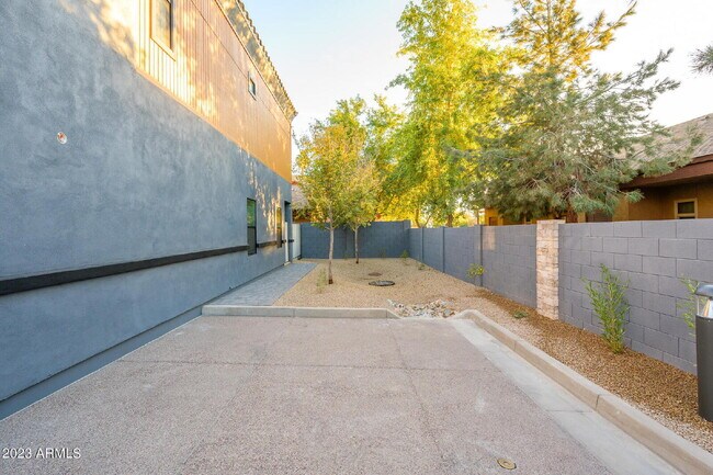 Building Photo - Exclusive Urban Sanctuary—Sophisticated Townhouse in Vibrant Phoenix