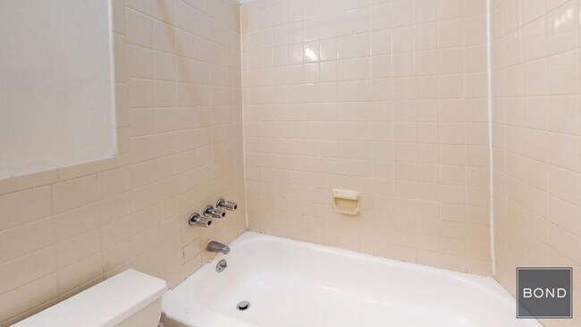 Building Photo - 315 E 93rd St