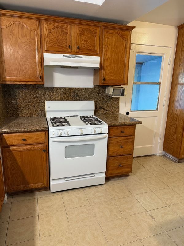 Building Photo - 19516 Stagg St